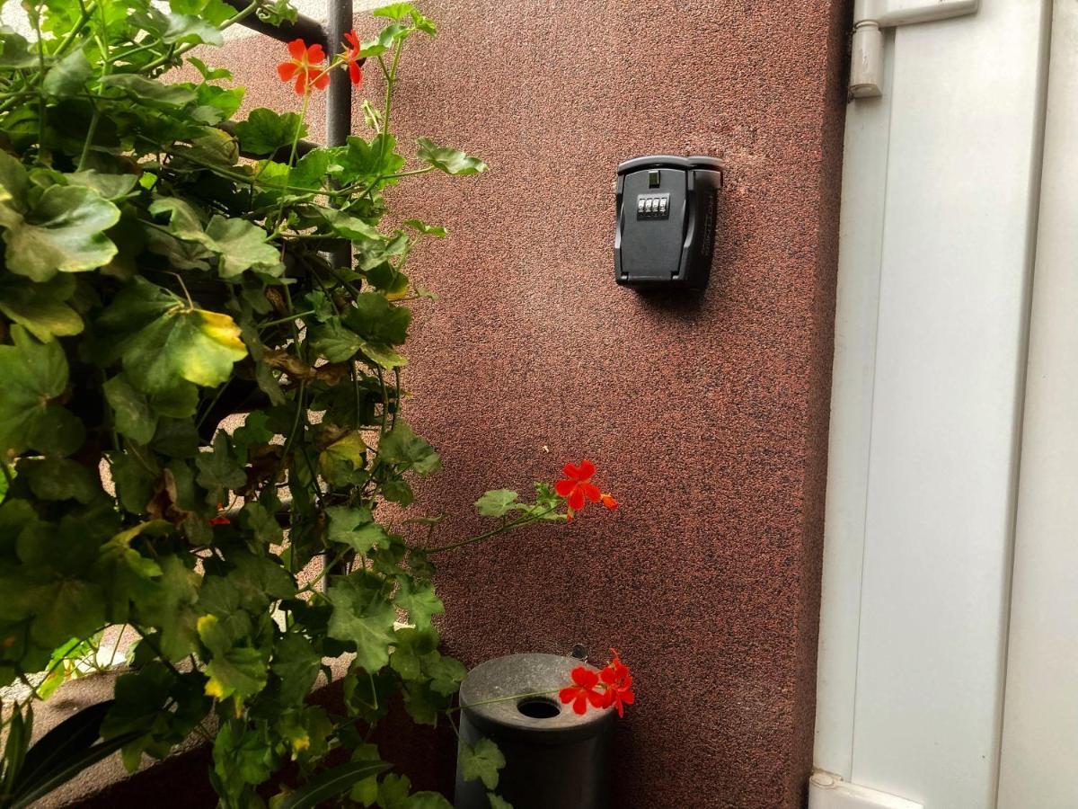 Underground Apartment Bratislava-Nivy Exterior foto