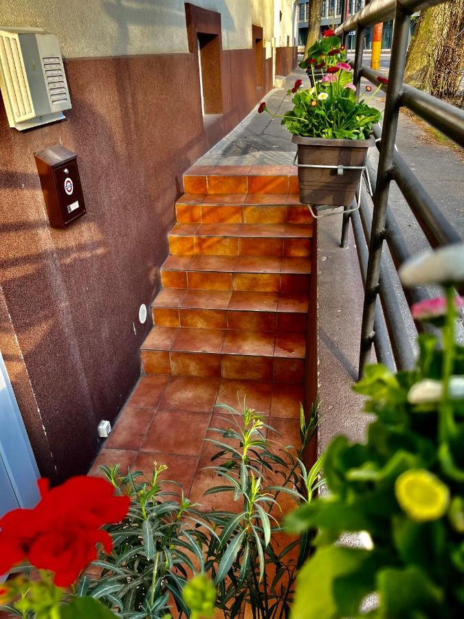 Underground Apartment Bratislava-Nivy Exterior foto